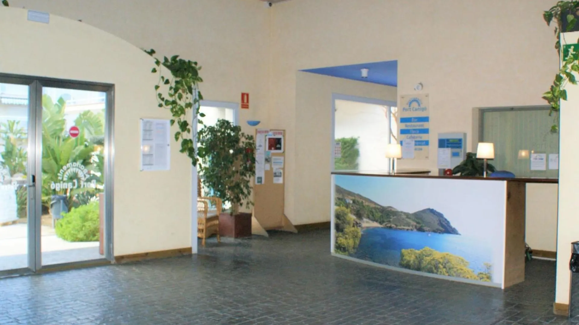 Apartamento En Complejo Residencial En Santa Margarita, Rosas