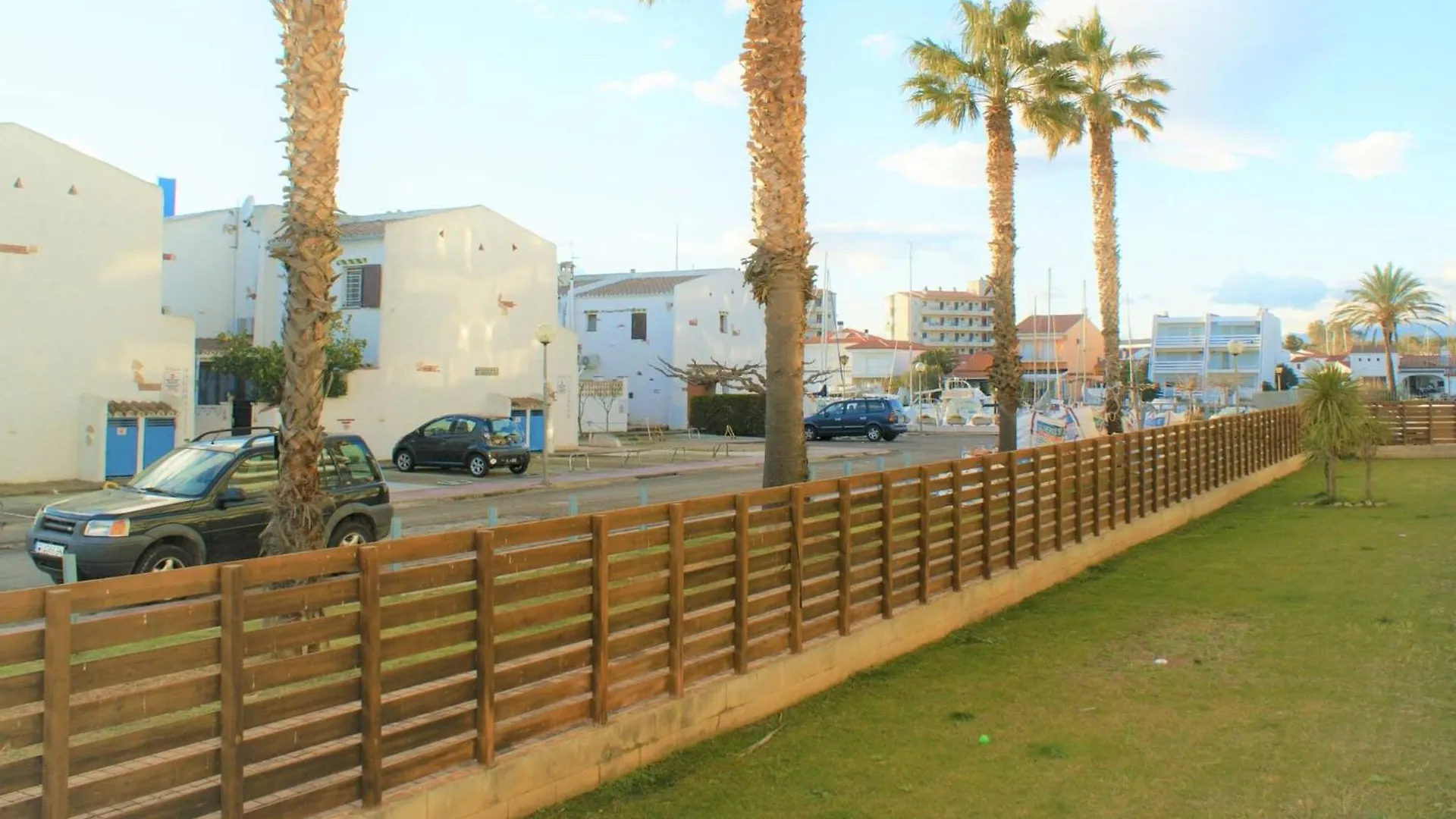 Apartamento En Complejo Residencial En Santa Margarita, Rosas