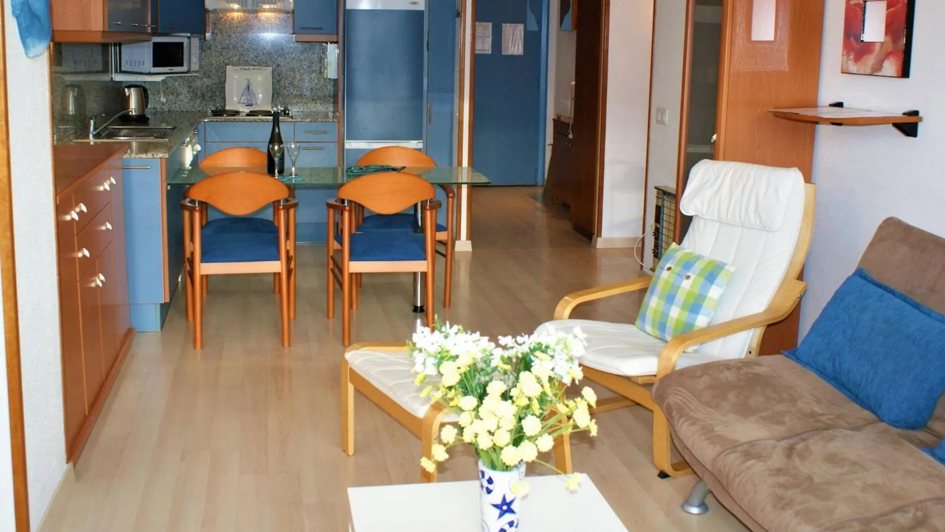 Apartamento En Complejo Residencial En Santa Margarita, Rosas