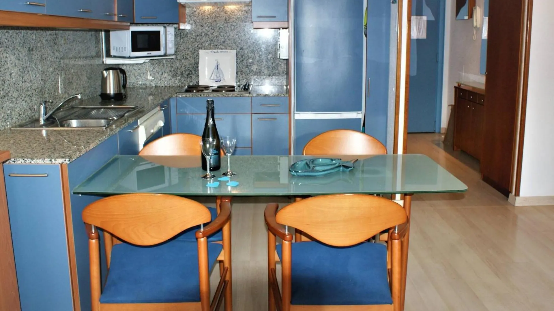 Apartamento En Complejo Residencial En Santa Margarita, Rosas