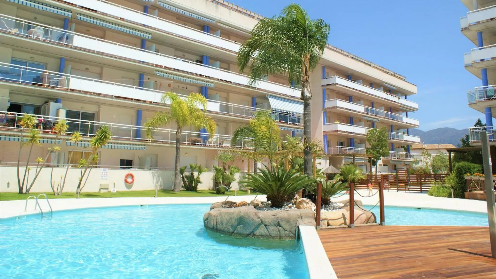 Apartamento En Complejo Residencial En Santa Margarita, Rosas